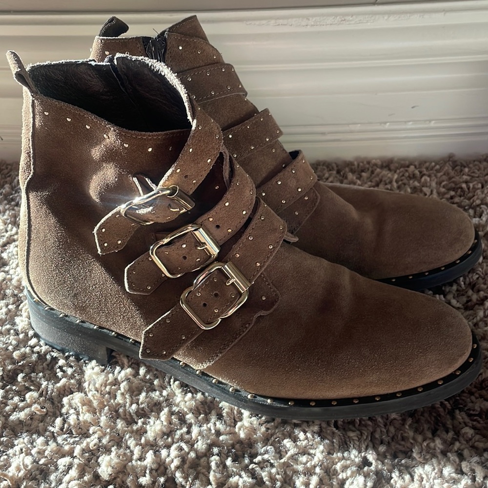 Suede boots